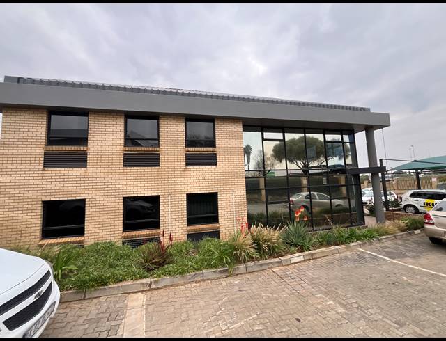 118M² OFFICE TO LET IN SUNNYROCK